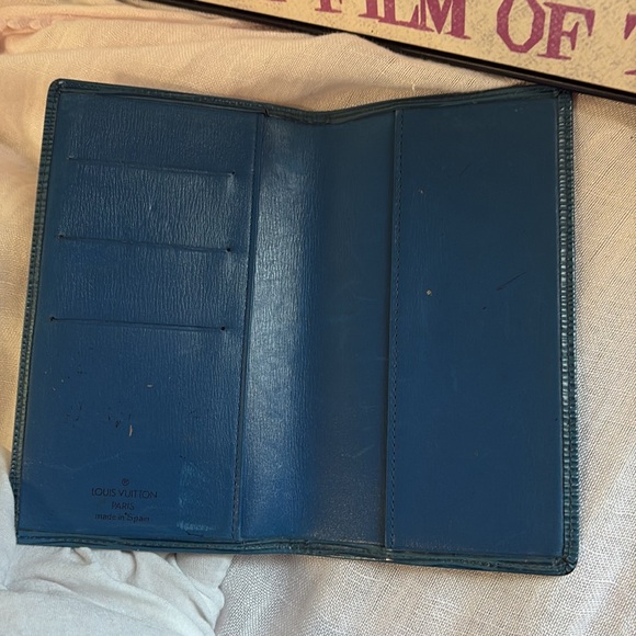 Louis Vuitton blue epi wallet - Picture 12 of 15